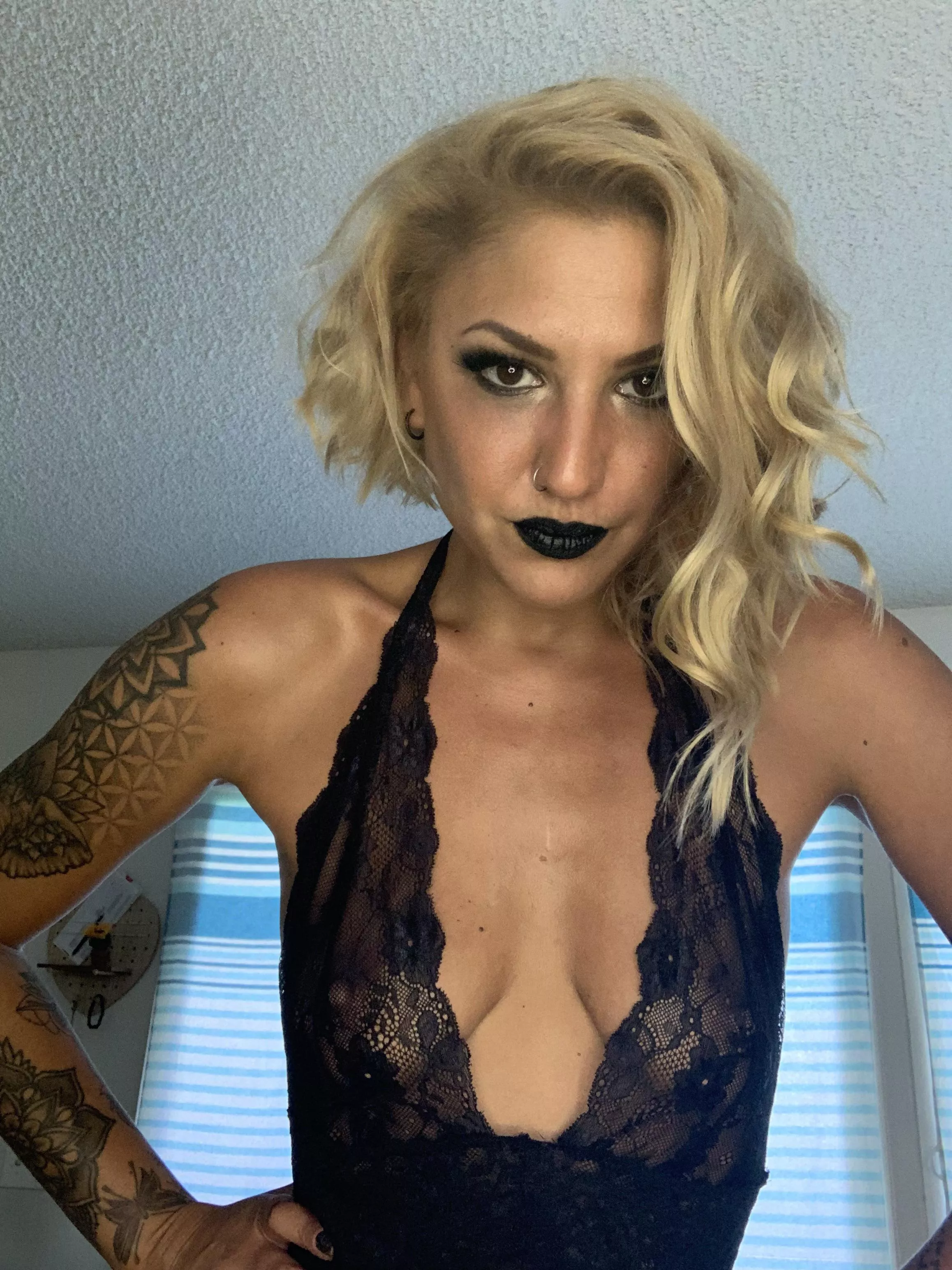 Happy Friday 🖤