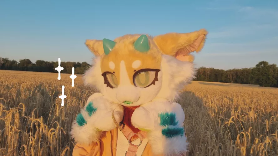 Happy Fursuit Friday 🌱🌈