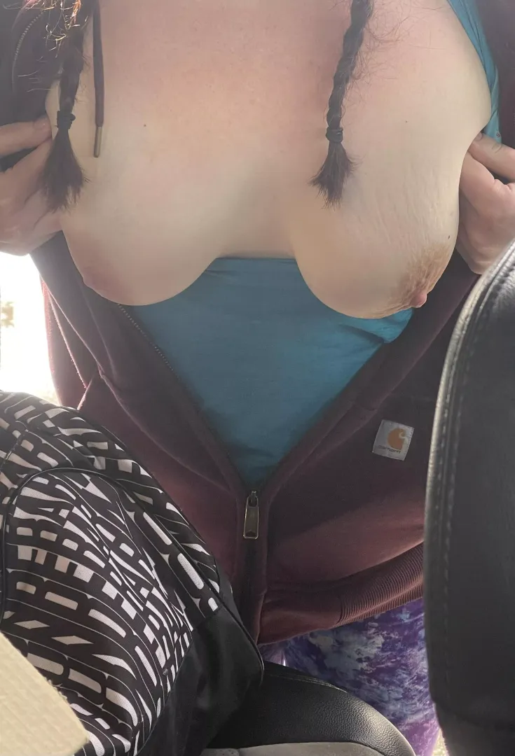 Happy hump day 😜 gave my husband a quick flash before our gym sesh