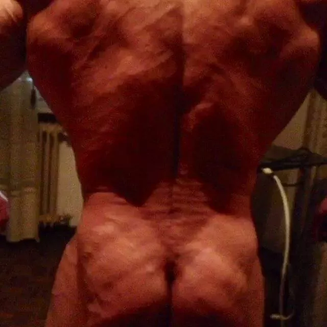 happy hu(m)p day love posing nude like every bodybuilder should