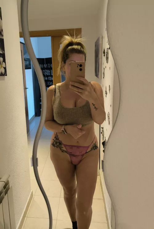 Happy milf Sunday 