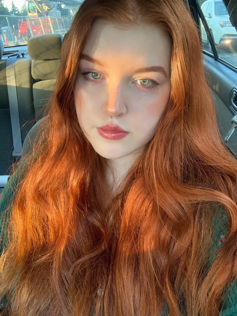 Happy Monday! Here’s a little car selfie❣️