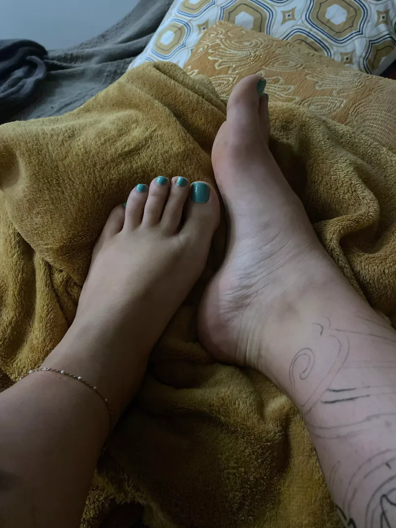 Happy new year with a lot of feet ✨