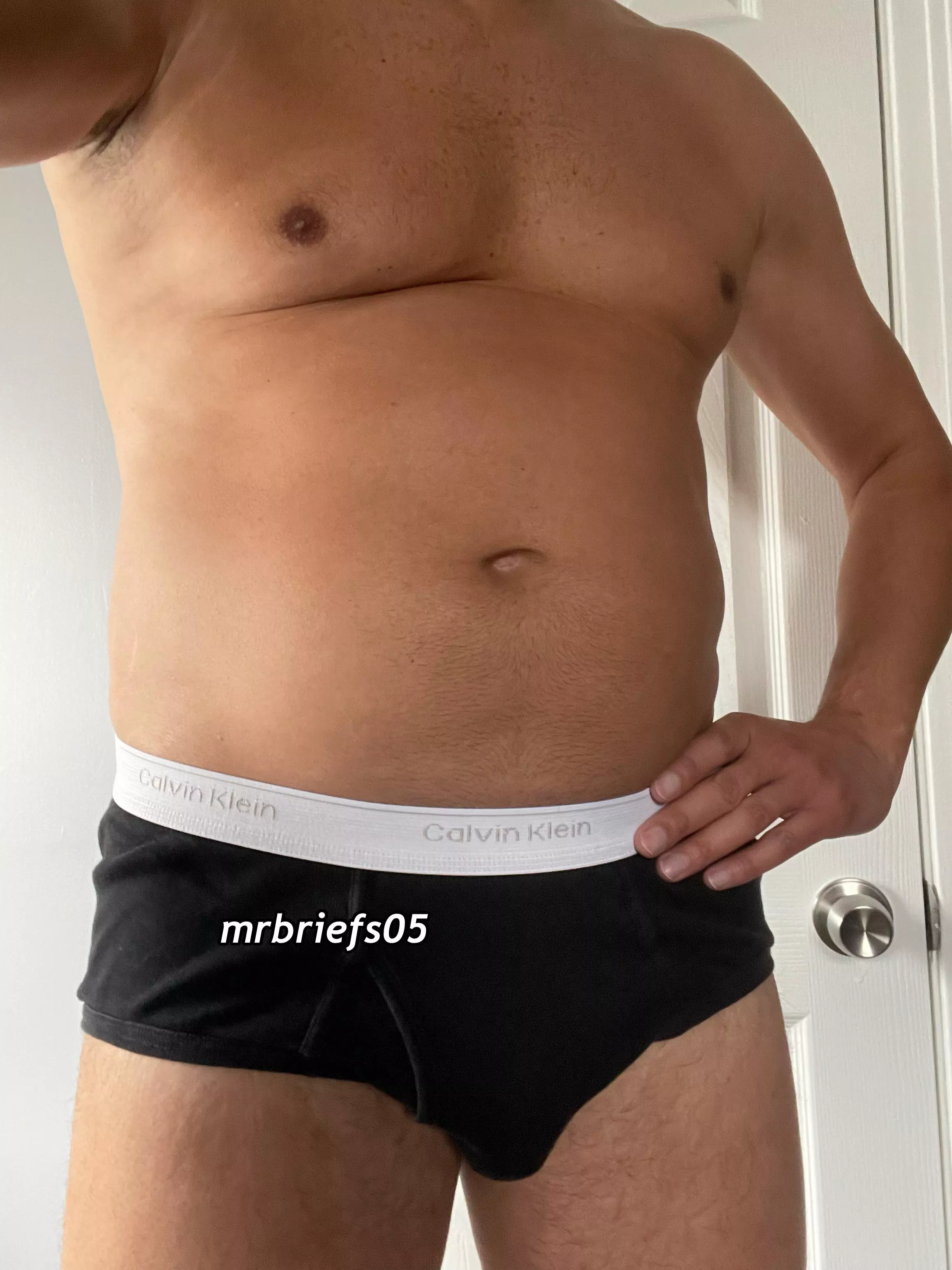 Happy Thursday! 🖤😘 Age 46