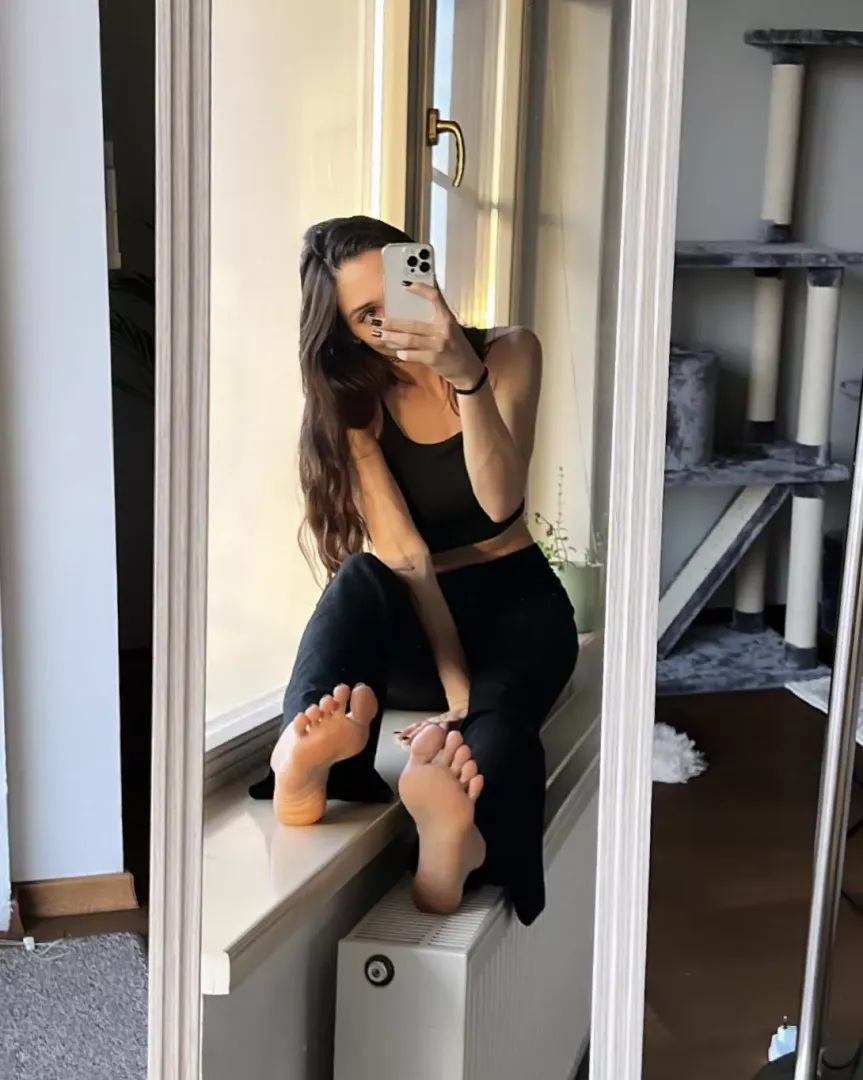 Happy Toesday! 🖤