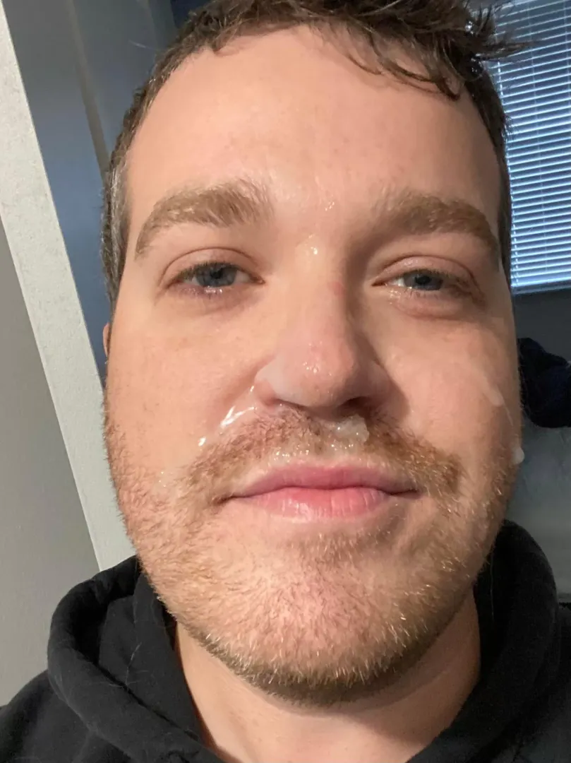 Happy with my glazed face. Feed me more? DM open
