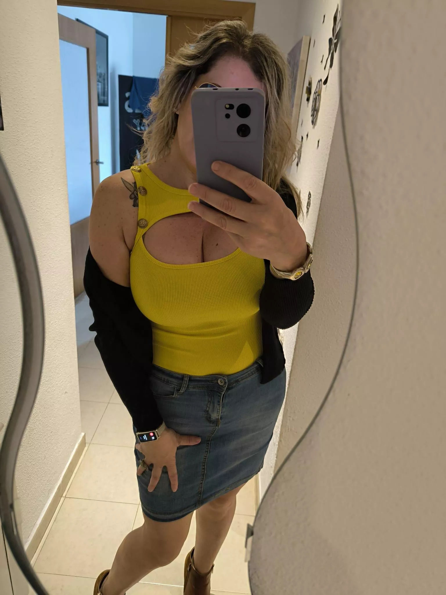 Happy yellow friday (f)