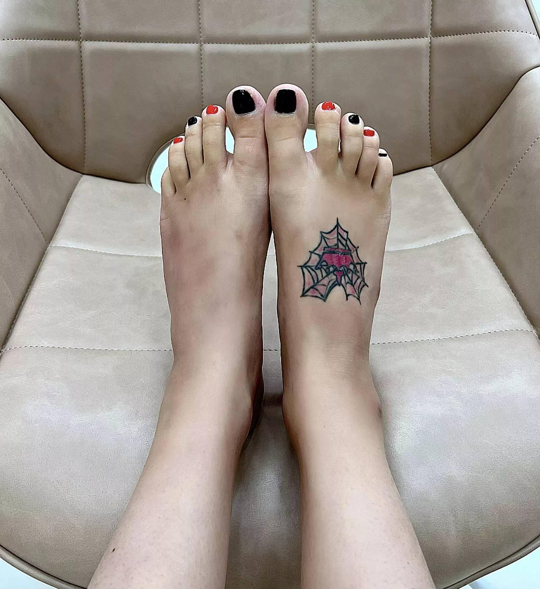 Harley Quinn toesies vibe