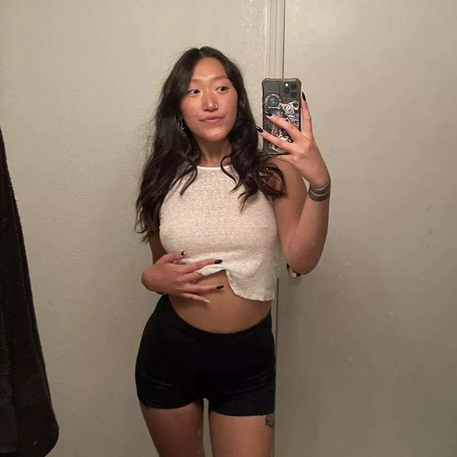 Hate wearing a bra😝