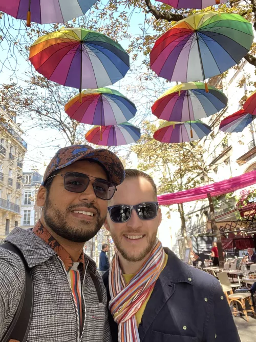 Have a gay Sunday! (Points if you know where we are) 😆