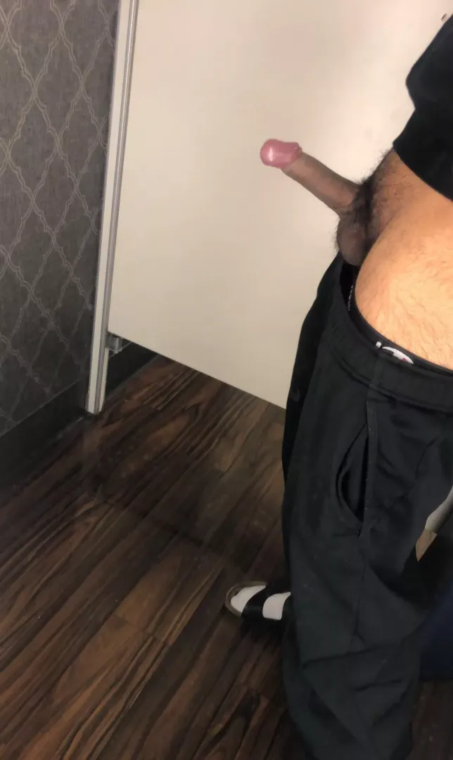 Havin some fun in the fitting room :)