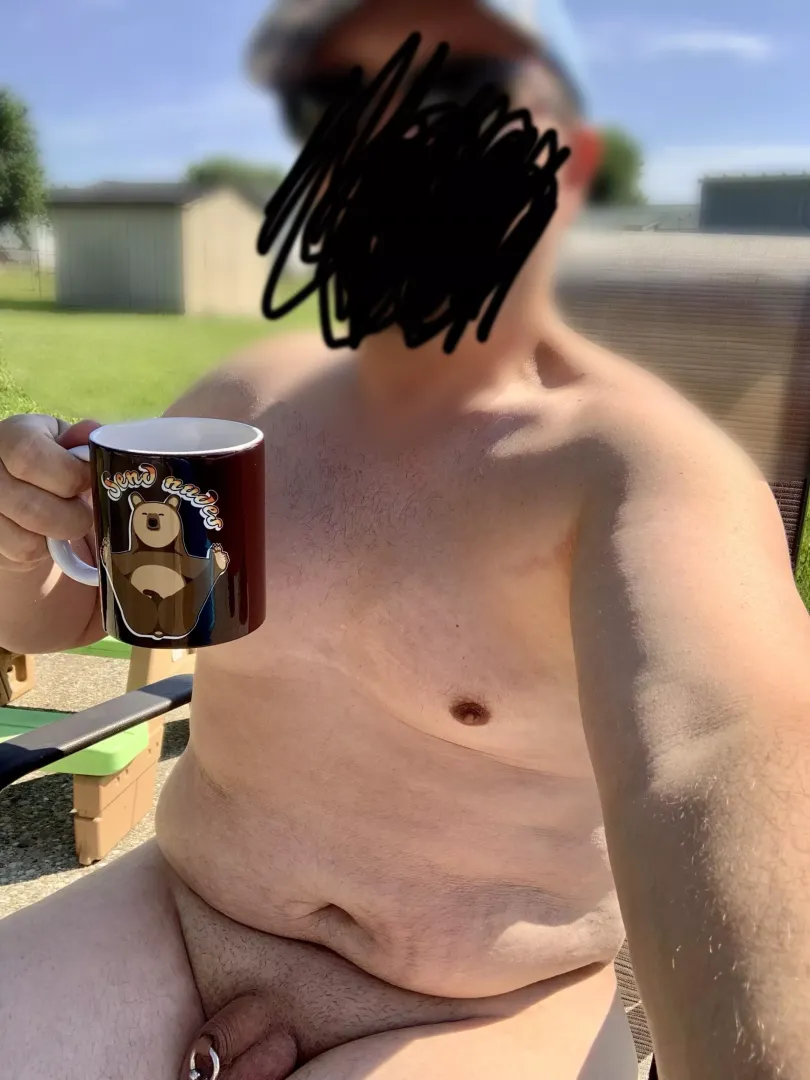Having some coffee outdoors in my favorite mug!😁