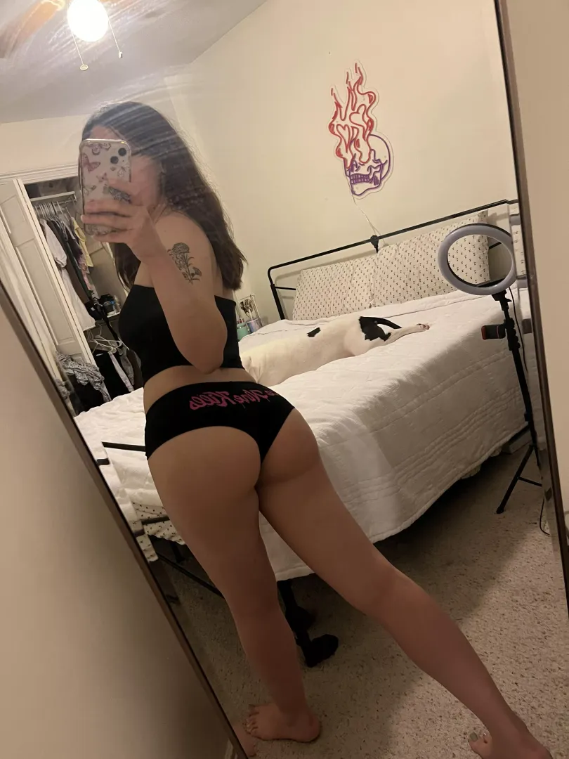 He want that cake cake cake 😛🍰