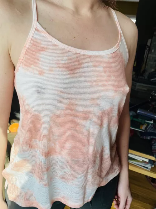Heading to the gym in my new tank - I love it. What do you think?? ✨ also made a video walking, might post it this week😏