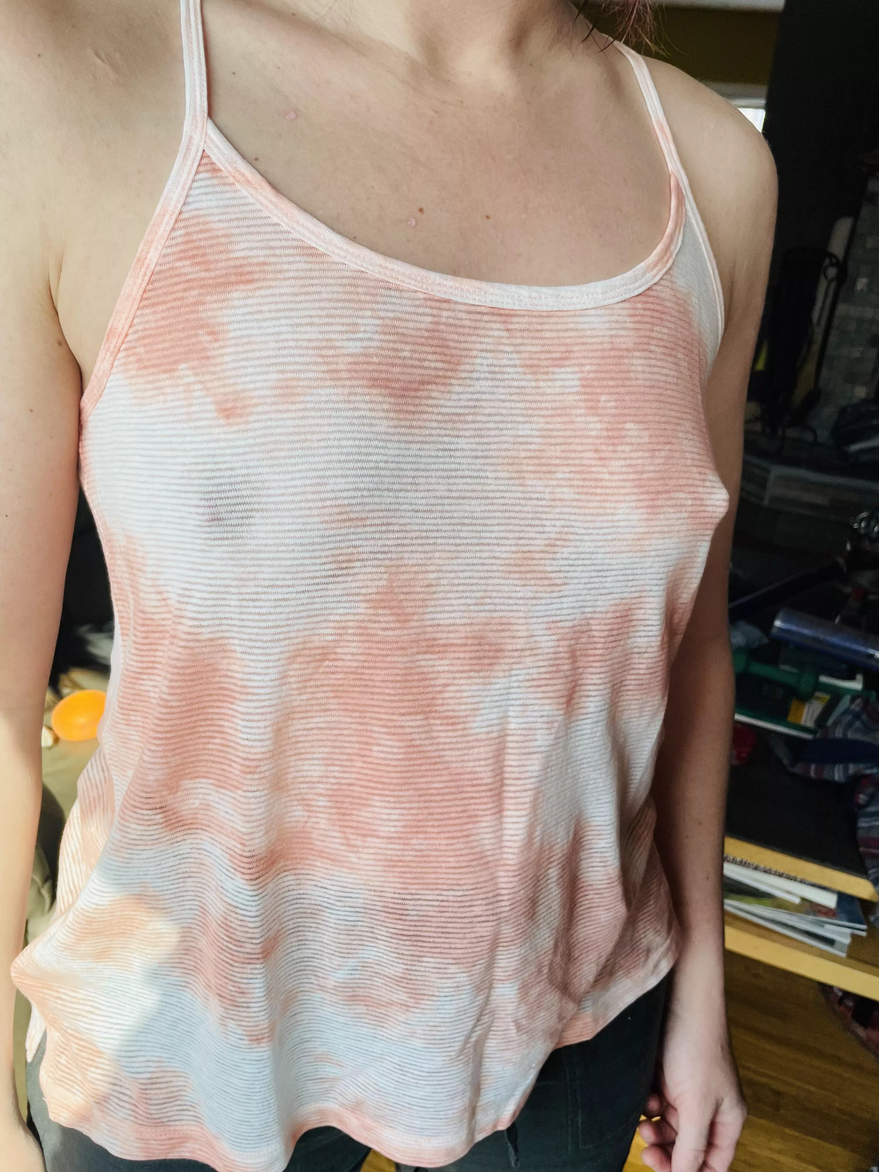 Heading to the gym in my new tank - I love it. What do you think?? ✨ also made a video walking, might post it this week😏