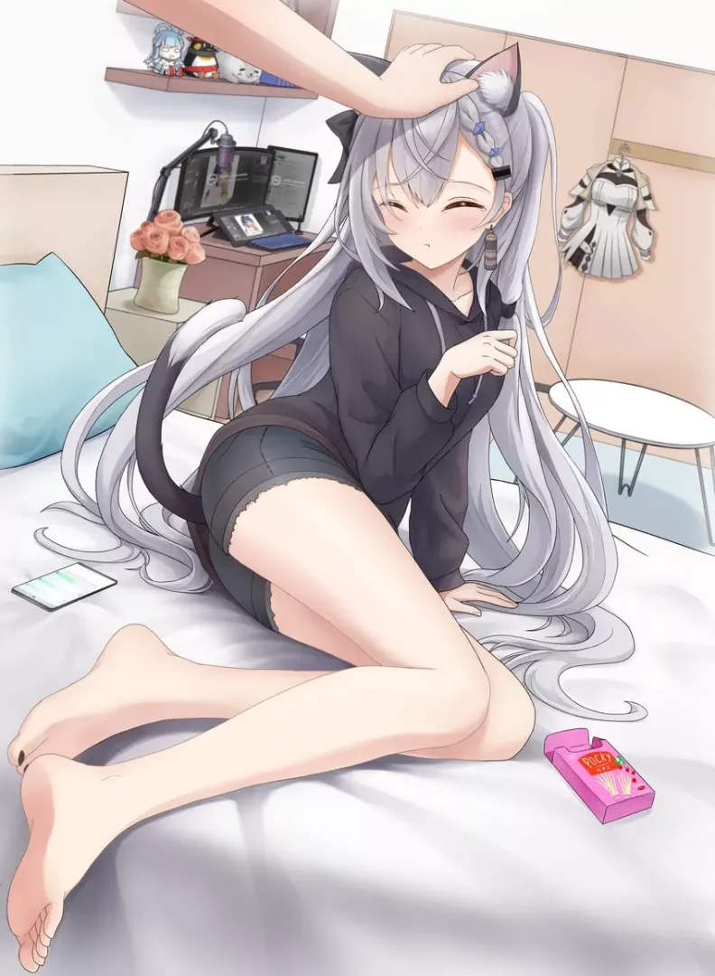 Headpat Friday! Who else wants some? 