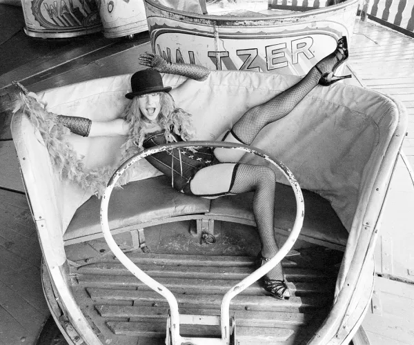 Helen Mirren (1975)