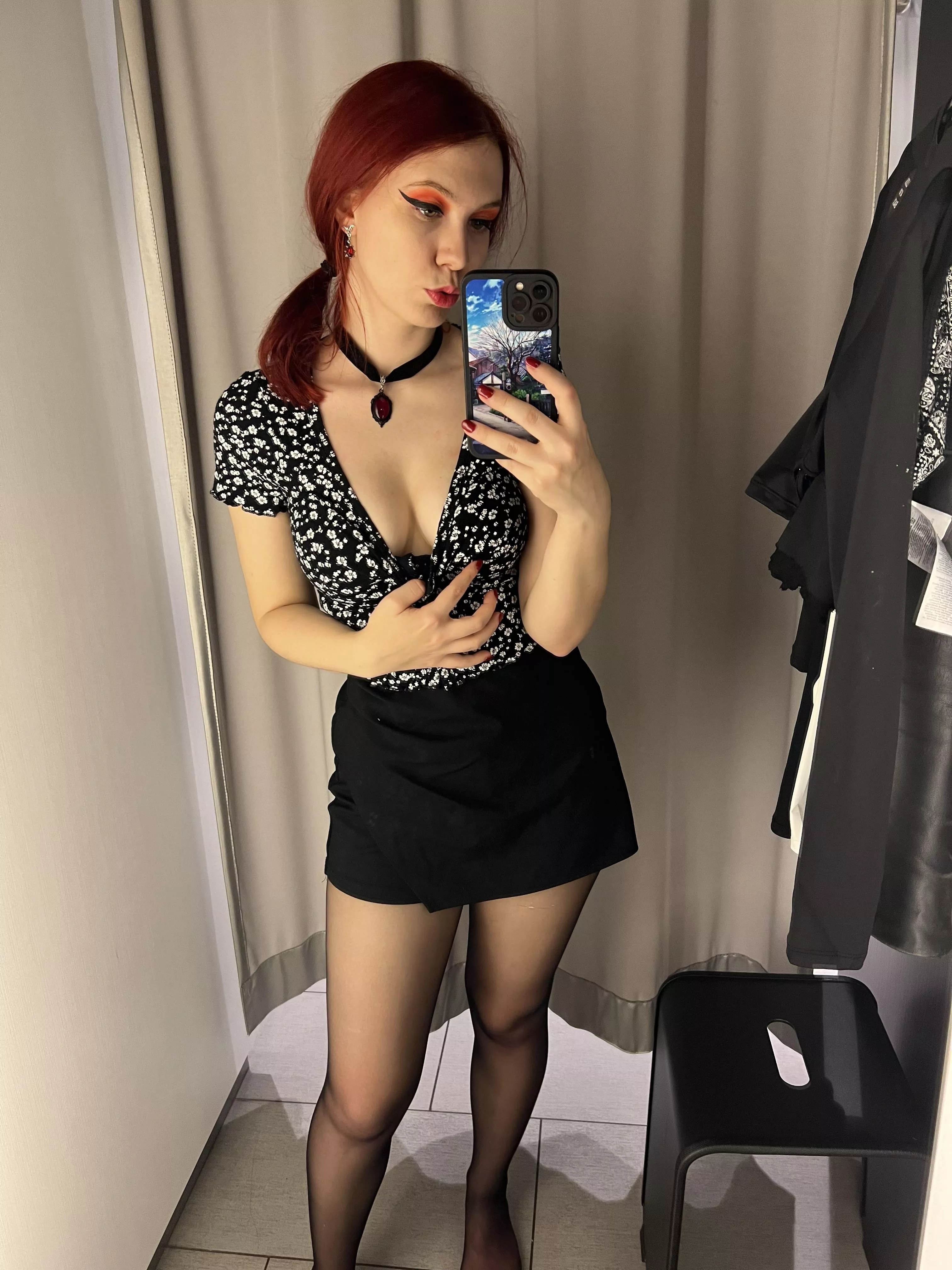 Hello🖤🤍