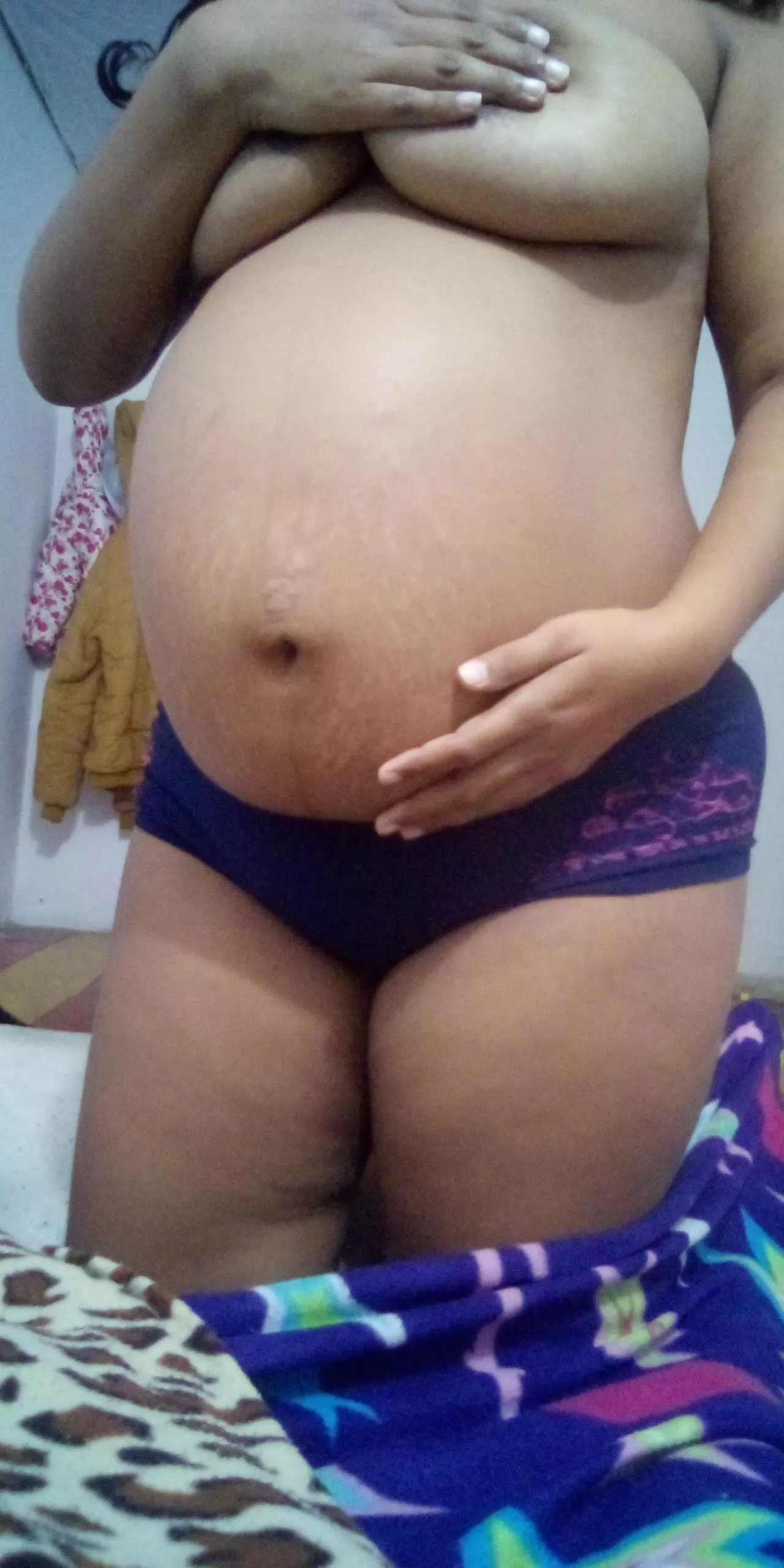 hello daddies how are you, I will have twins and we are very hot and my big pussy write me and more truthful