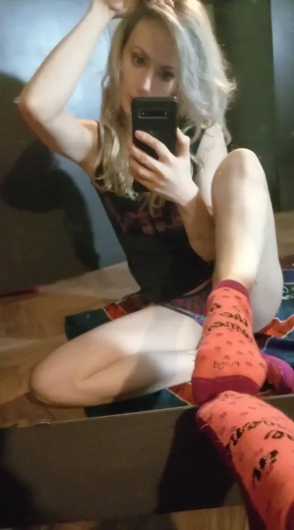 Hello (f)🧡💜
