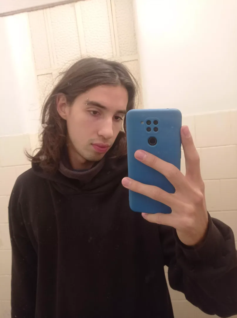hello gaymers♥️ what do u think of my face and hair?