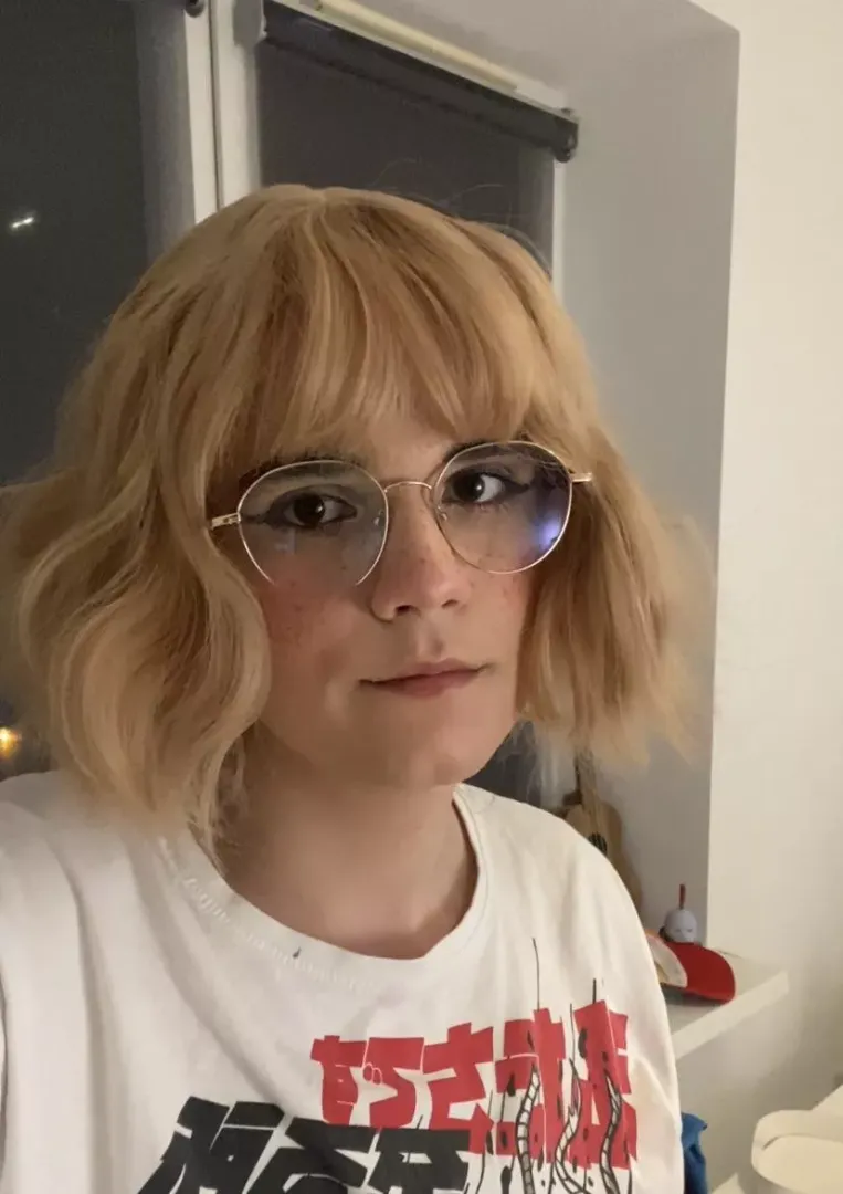 Hello how do i look? Pls help i rly dont know xd