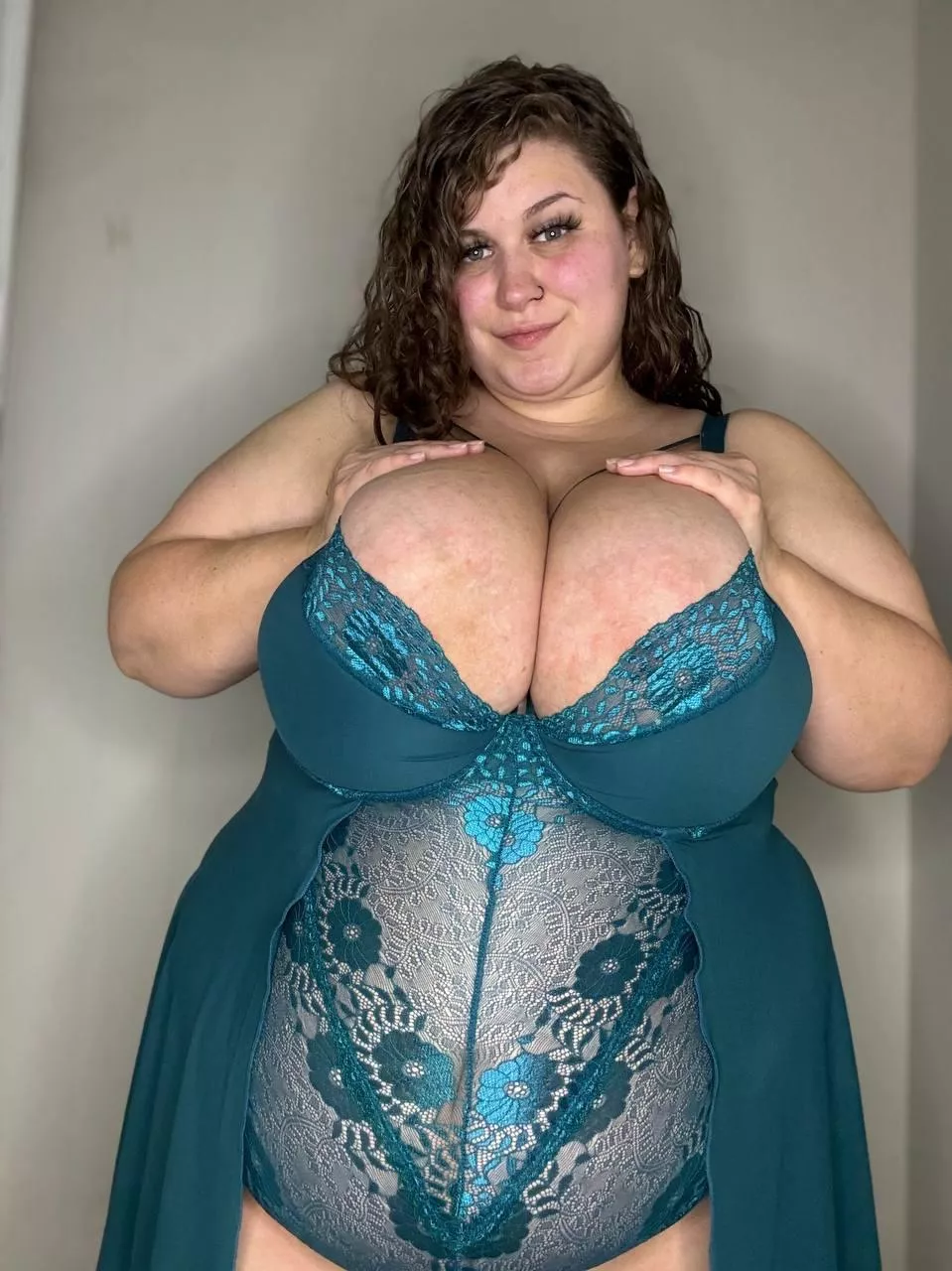 Hello I’m Goddess Luna! 6 years of experience! I’m a natural switch! I offer [fet] friendly content. Come jerk off to my big natural tits during [cam] or get blown up with [pic] [vid]. Customizable content [pic] [rate] [vid] [aud]