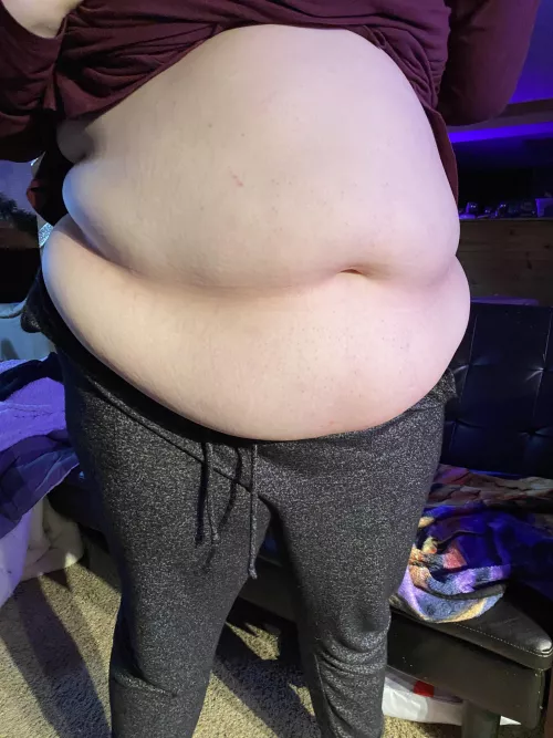 Hello! My name is MarshmallowFluffSSBBW! But you can call me Marsh, if you’d like! I like to call my fans my Fluffs :3