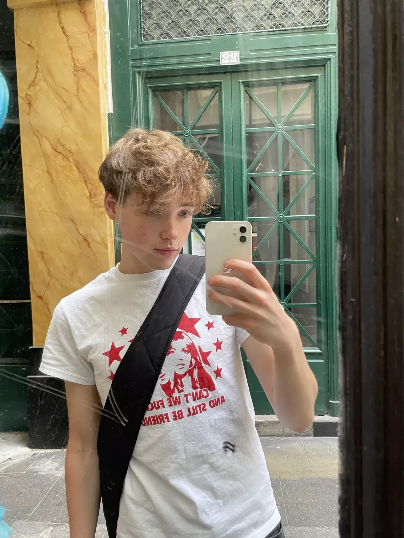 Hello Reddit !