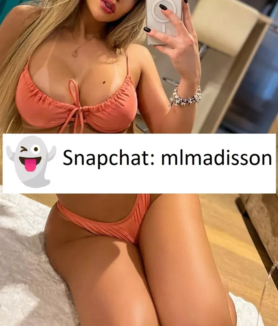 Hello there how's this night going for you Daddy ?? 🍑