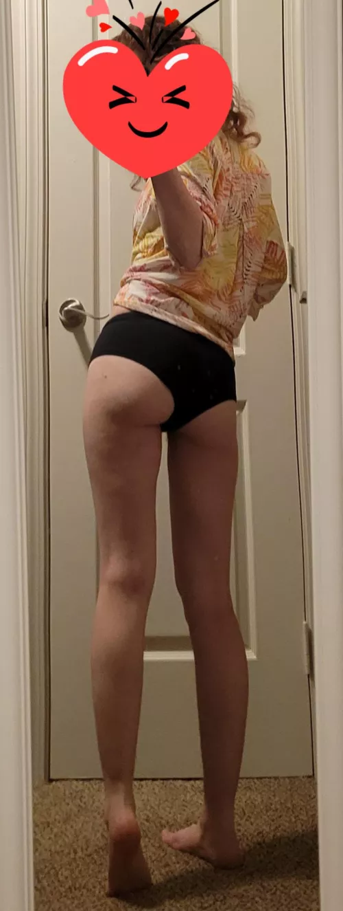 hello who wants to give me attention?? lol