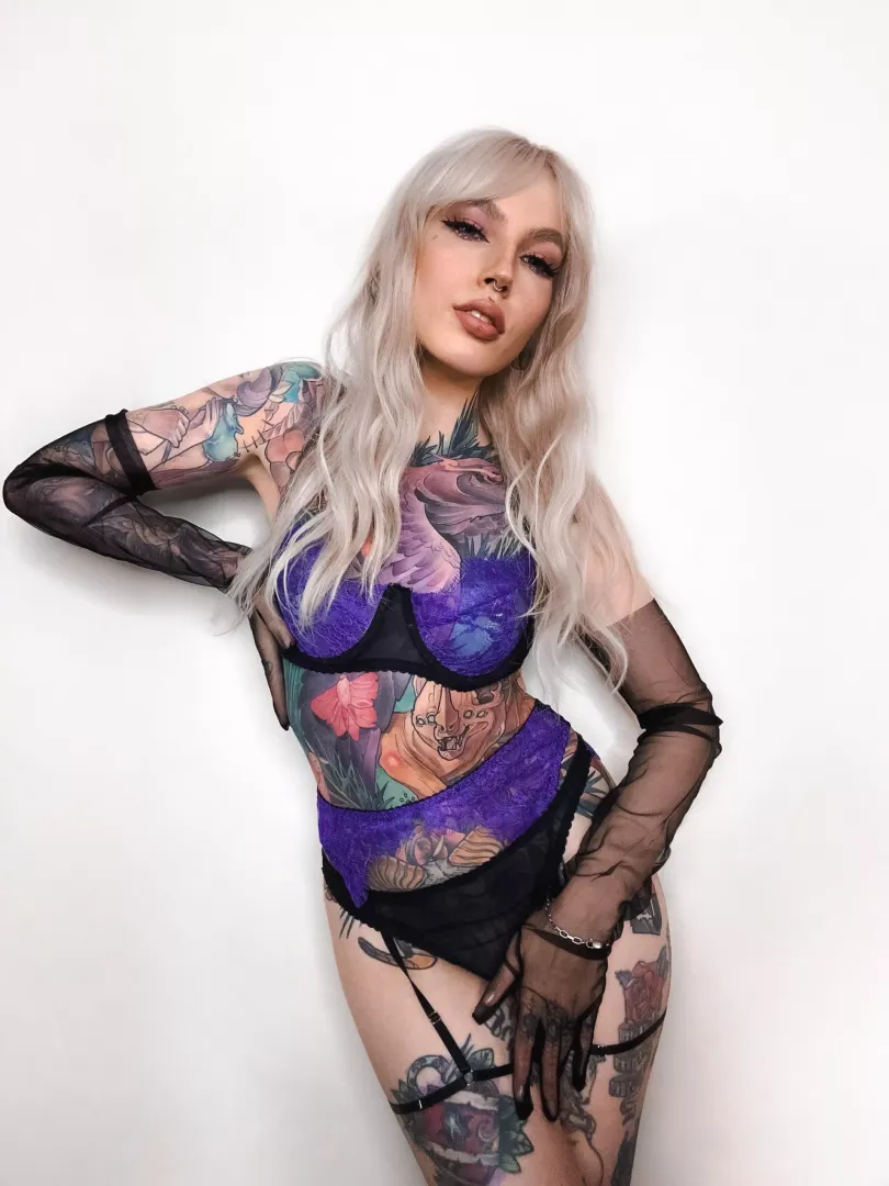 Helly (@hellyrite) [Fansly]