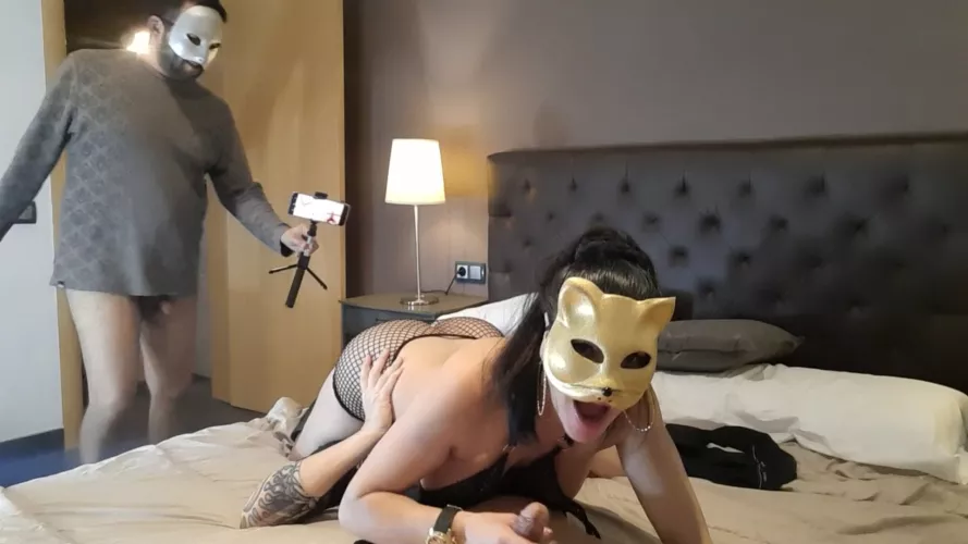 helper waiting for his turn.. [MFM]