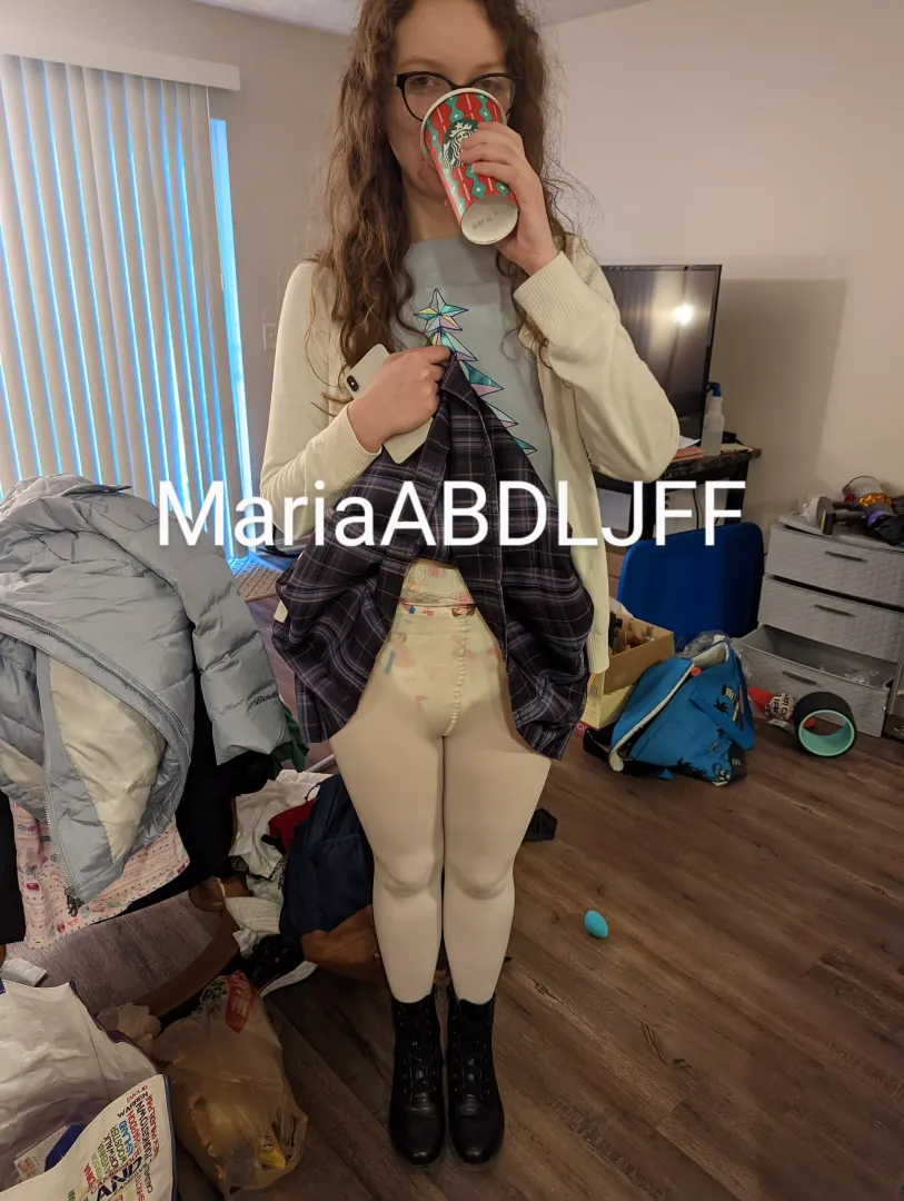 Here's an old photo from my previous insta account. Coming home from school like.... 🎒🏫🚸🗓️👩‍🏫
