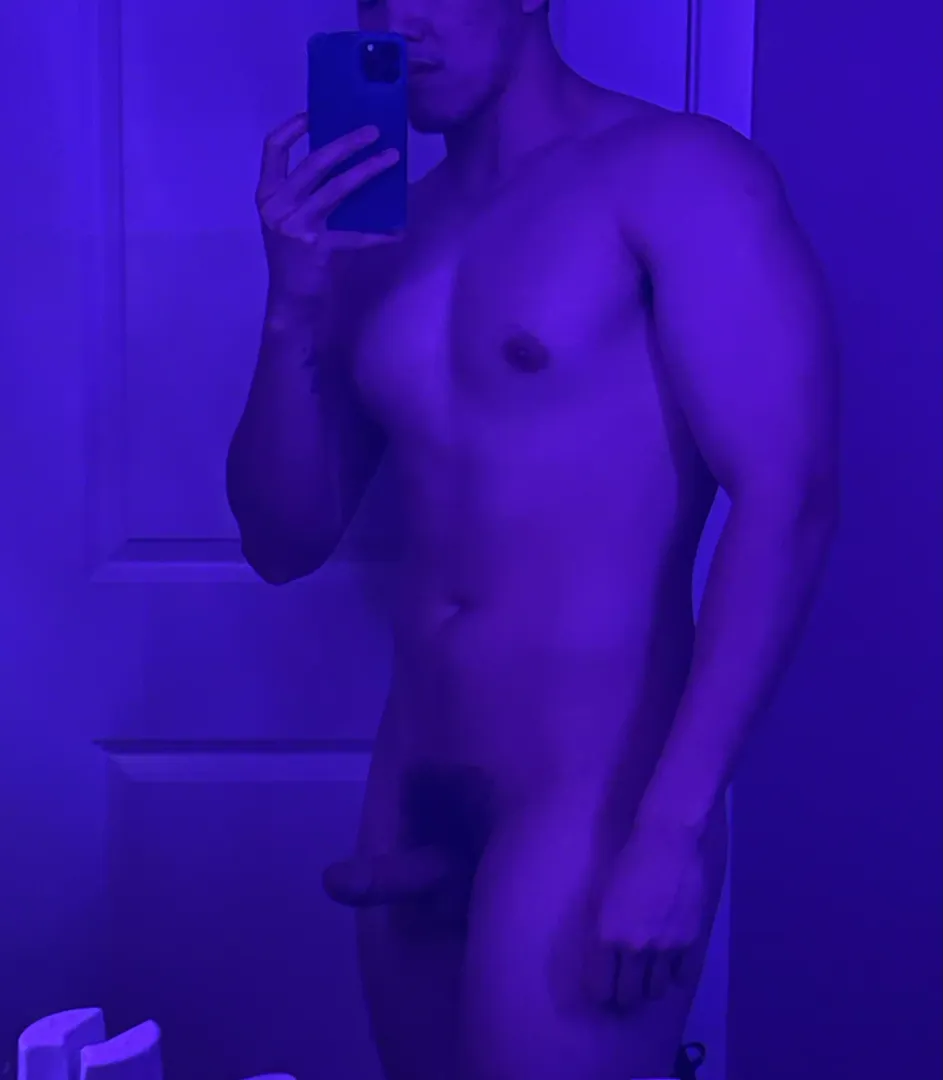 Hey 👋23 [M], it’s my first post here, could I get an honest rating? 🥺
