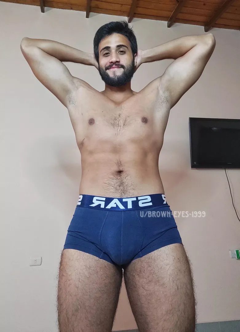 Hey bro wanna lick? 👅