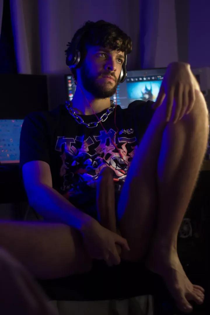 Hey bro, you know exactly what to do while I play, right?
