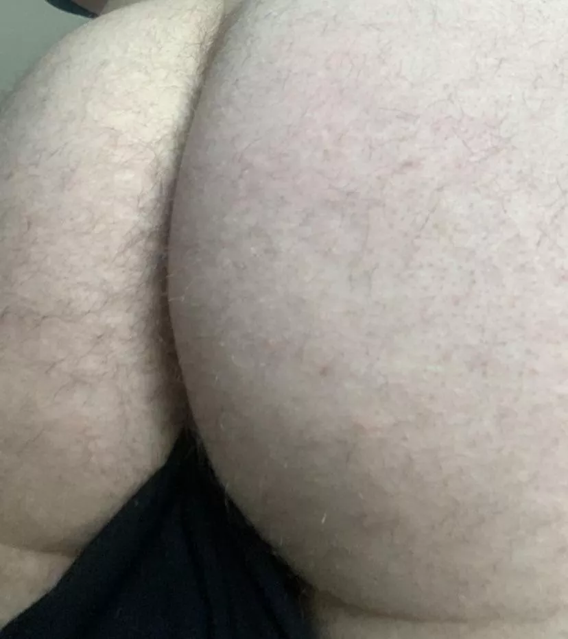 Hey daddies and doms. 18 here. Dm me :), I will be your sub and do whatever you wish. Chubby and starting to be hairy