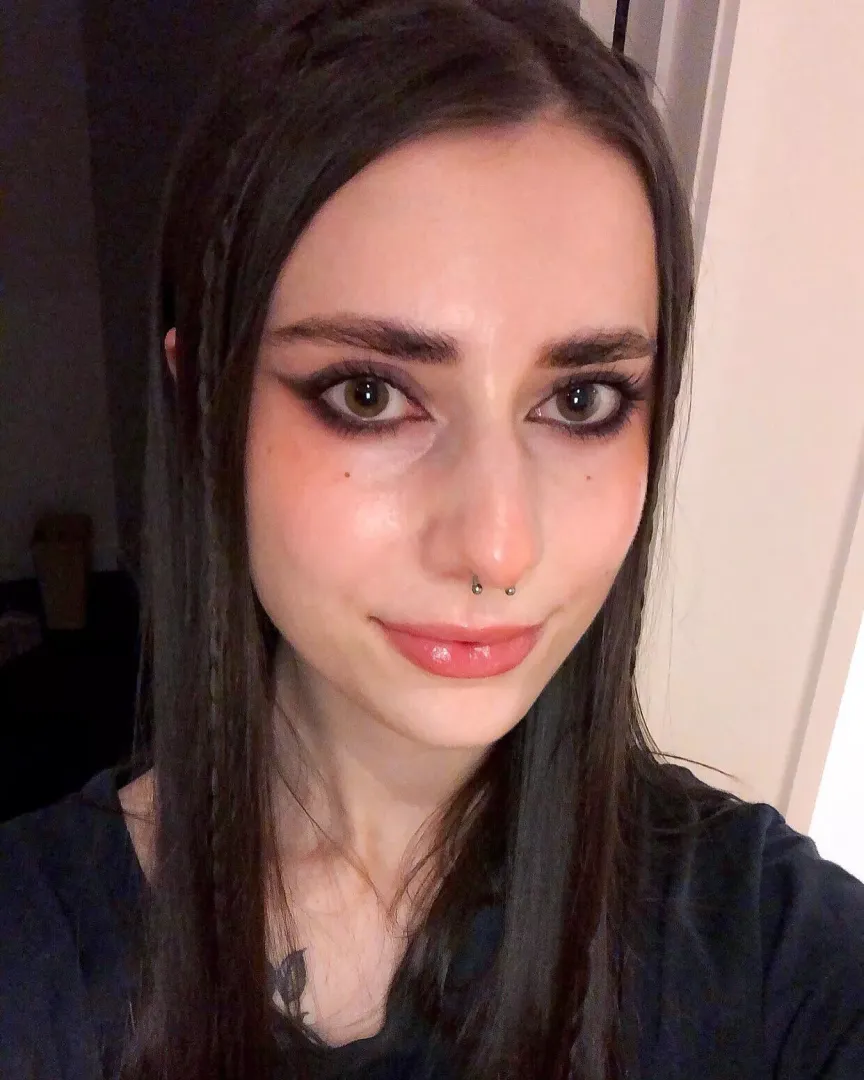 Hey guys, I’m new to posting & kinda nervous! pls say hello if u like goofy emo girls that spend all their time reposting memes (or if u think I’m cute ig)🧌