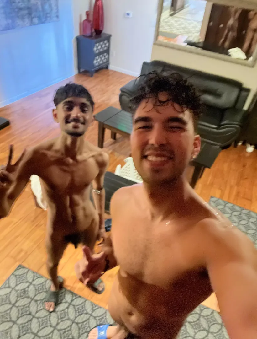 Hey guys remember, if you ever go to a Korean Spa, always go with a good nudist friend 😌💙🧖🏾‍♂️🧖🏻‍♂️ (thx for the pic Azul! 🫶🏾)
