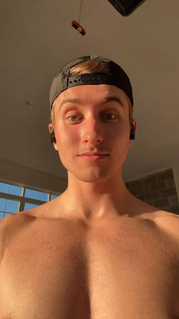 Hey😜 I'm 19 yo, 5