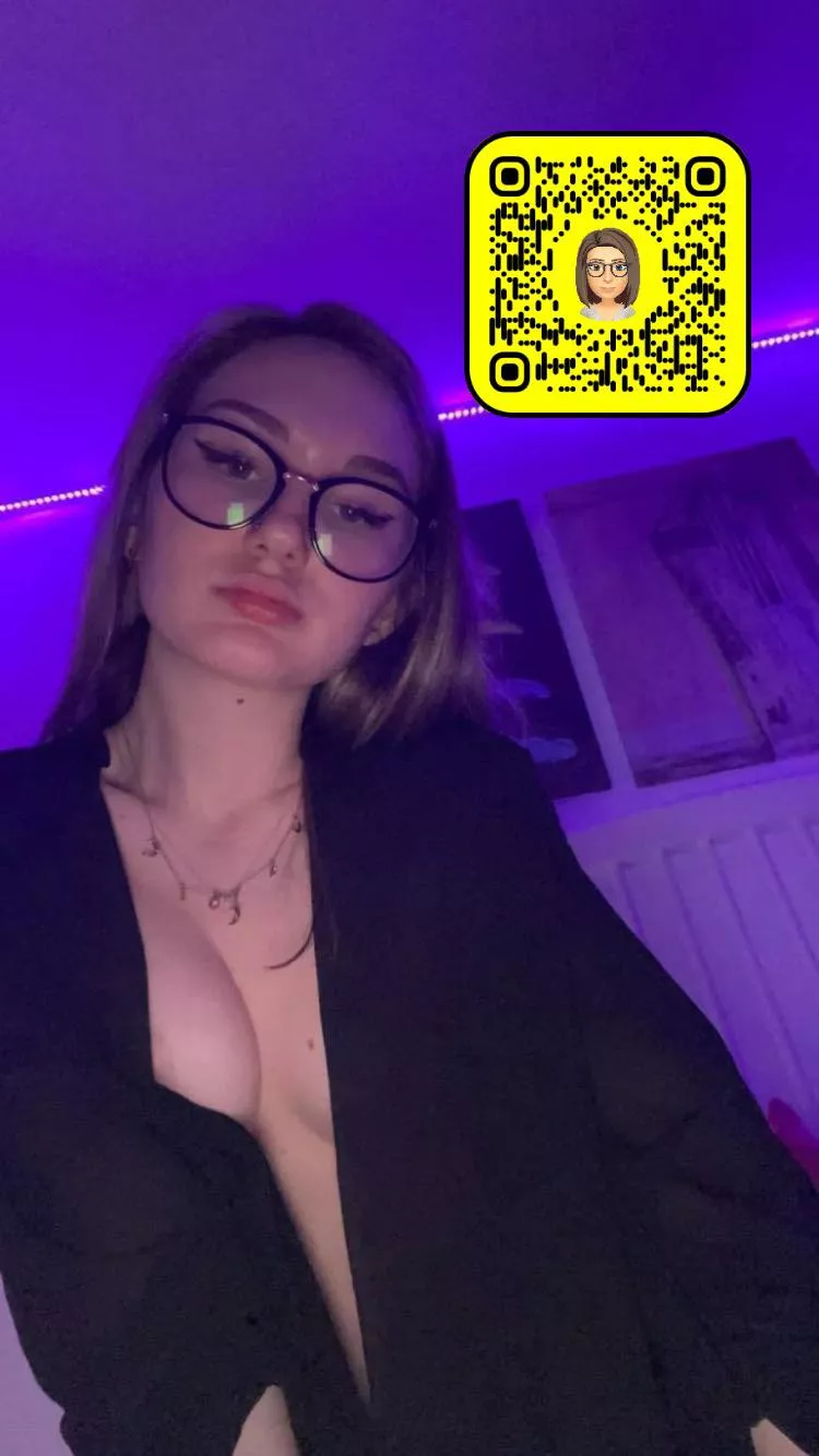Hey, I'm doing custom self piss videos for good price right now! 😈 Feel free to ask for more details!