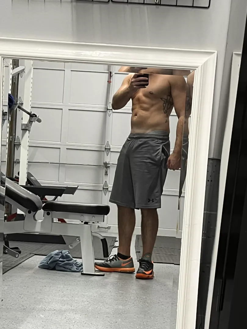 Hey siri… find me a gy[m] partner 🍑