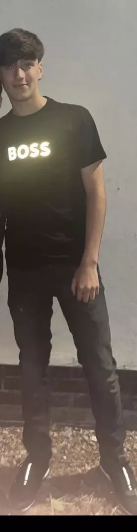 Hey there hope your having a good day. I’m a freshly turned 18 year old twink looking to please an older man . I also enjoy other stuff but we can speak about that in chat if you are interested