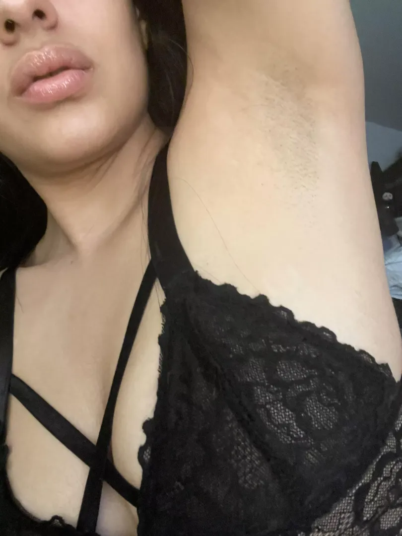Hey, wanna lick my cute pits this morning😈