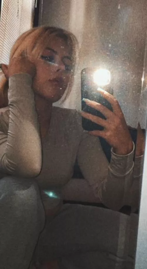 Hey you! I caught you so you can't go ☝🏻😜 I would like to get to know you so don't be shy to text me 💕🌸