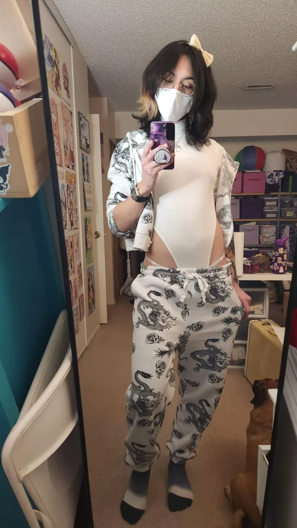 Heyooo~ 🤍🖤🐉