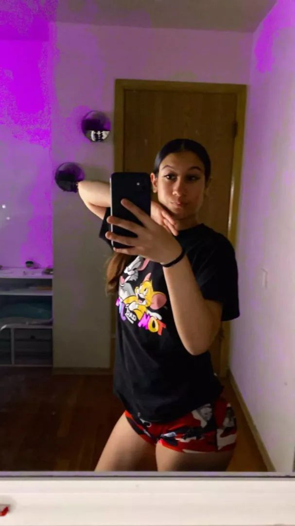 Heyy, selling some of my vids. Nothing professional level😂just homemade stuff. Buy vids, we can sext, or a ft call it dont matter frfr just seeing if anybody horny as me tonight😘😂. Thanks❤️