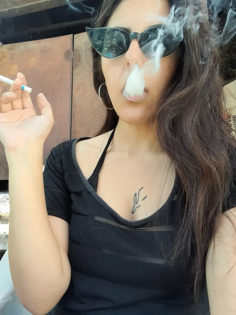 heyyy, wanna smoke together?
