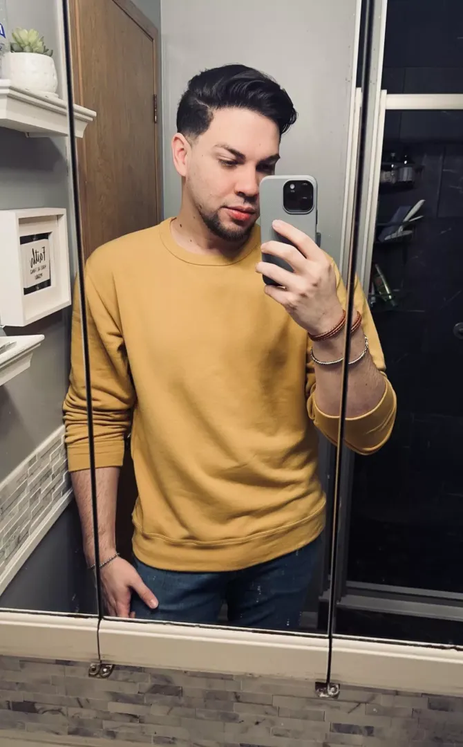 Hi boys! Anyone up for some friendly League or Overwatch? Hmu cuties